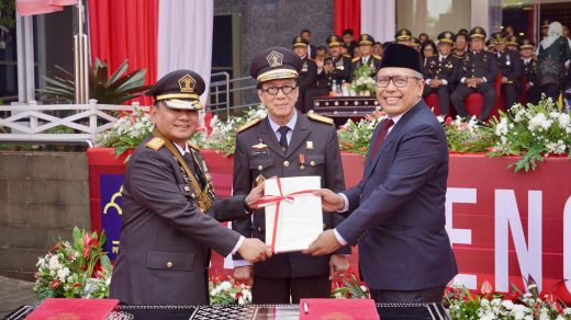 Foto : Sekjen Kementerian ATR/BPN, Suyus Windayana (tengah).