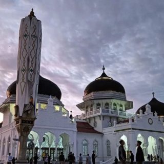 Foto : Masjid Baiturrahman Banda Aceh. Sumber : Istimewa.