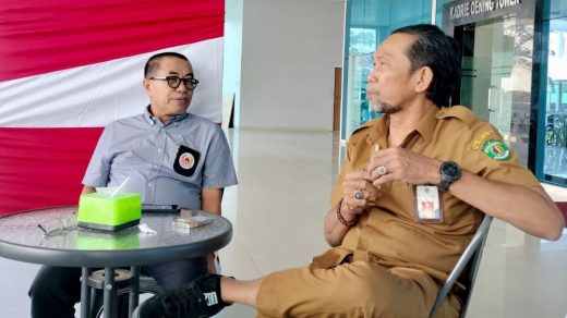 Foto :Ketua Umum KONI Kaltim Rusdiansyah Aras (kanan) dan Kadispora Kaltim Agus Hari Kesuma (kiri). Sumber: Istimewa.