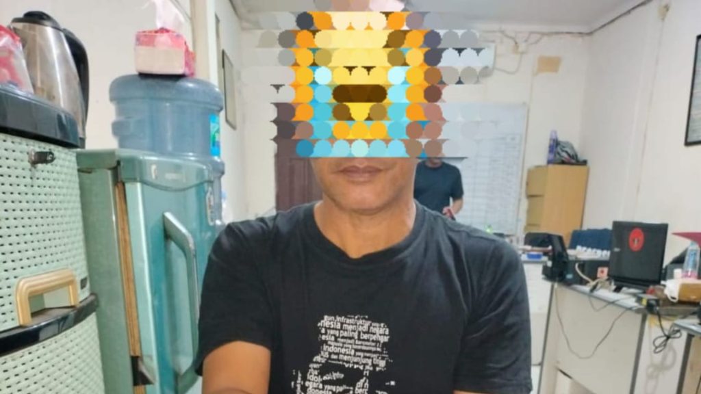 Foto: Foto : AR, Warga Balikpapan Barat Ditangkap Unit Jatanras Polsek Balikpapan Selatan Saat Membawa Sabu. Sumber: Istimewa.