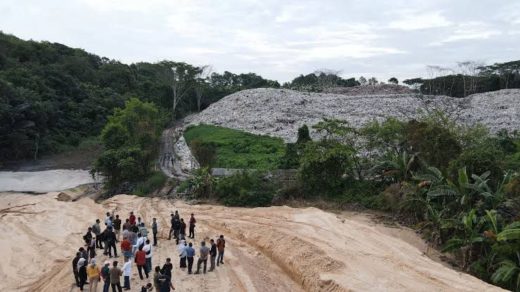 Foto: umpukkan sampah yang ada di TPA Sambutan Samarinda, sudah hampir over kapasitas. Sumber: Istimewa.