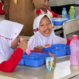 Foto: MBG di salah satu sekolah dasar Samarinda. Sumber: Istimewa.