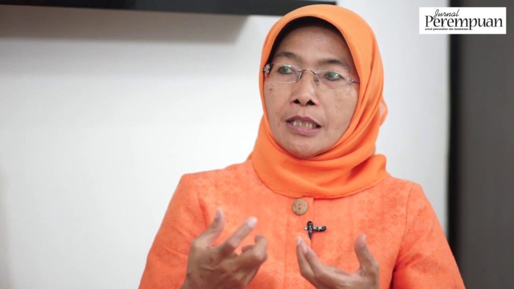 Gambar saat ini: AFoto: Ketua Komnas Perempuan, Maria Ulfah Anshor. Sumber: Youtube.