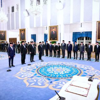 Foto: Presiden Prabowo Subianto melantik empat jabatan menteri dan satu wakil menteri Kabinet Merah Putih sisa masa jabatan 2024-2029 di Istana Negara. Sumber: Sekretariat Kabinet RI.