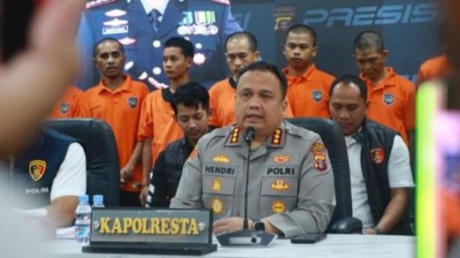 Foto: Konferensi pers yang dilakukan oleh Polresta Samarinda, dengan 18 tahanan yang sempat kabur sudah tertangkap kembali. Sumber: Istimewa.