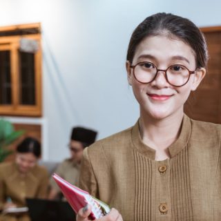 Foto: Ilustrasi tenaga pengajar. Sumber: Ybkb.
