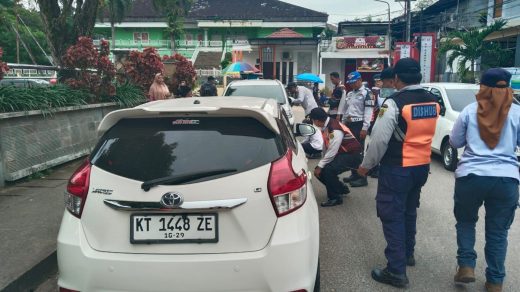 Foto: Penertiban yang dilakukan oleh Dishub Kota Samarinda. Sumber: Rfh.