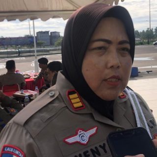 Foto: Kasat Lantas Polres Paser, AKP Weny Wahyuningsih saat diwawancarai awak media. Sumber: Istimewa.