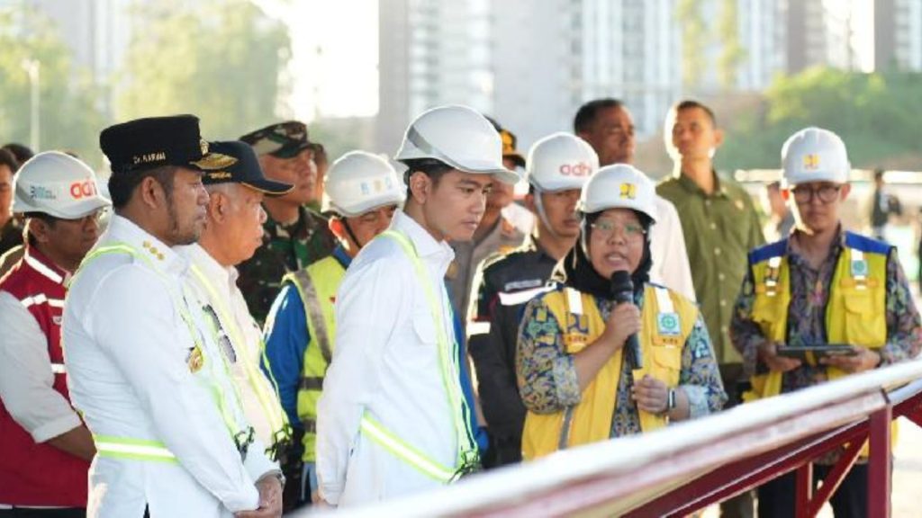 Gambar saat ini: Foto: Wapres RI GGibran Rakabuming Raka saat meninjau pembangunan IKN. Sumber: Istimewa.