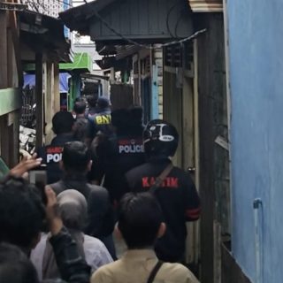 Foto: BNNP Kaltim saat menyisir kampung rawan narkoba. Sumber: Istimewa.