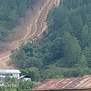Foto: 3 Hari Jalan Kaki, 31 Warga Linge Bertaruh Nyawa Keluar dari Daerah Terisolir Banjir-Longsor. Sumber: Istimewa.