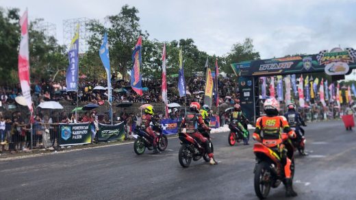 Foto: event balap motor di Sirkuit Permanen Tana Paser. Sumber: Istimewa.