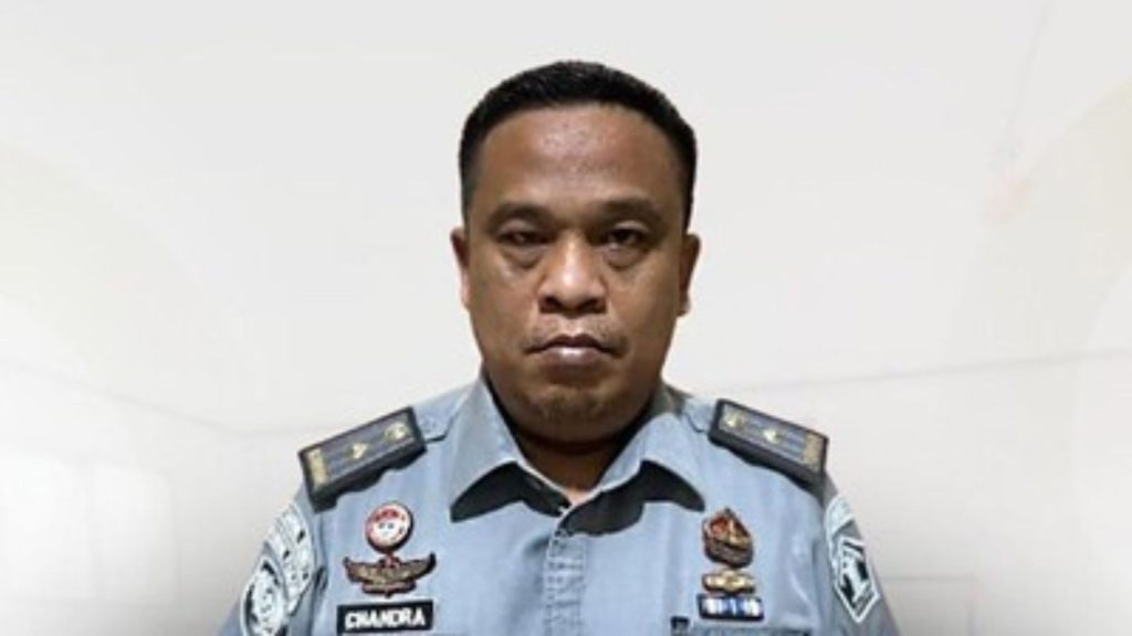 Foto: Kepala Lembaga Pemasyarakatan (Lapas) Enemawira, Kepulauan Sangihe, Chandra Sudarto. Sumber: CNN.