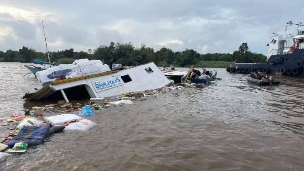 Gambar saat ini: Foto: M Dahliya F3 yang karam di persiapan Kukar. Sumber: Istimewa.