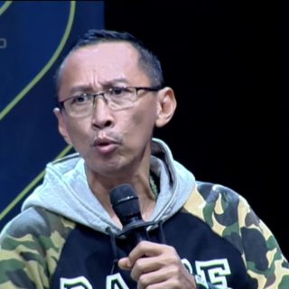 Foto: Permadi Arya alias Abu Janda dalam program televisi “Rakyat Bersuara” di iNews. Sumber: iNews.