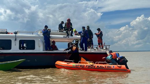 Foto: Tim SAR Gabungan Temukan Korban Tenggelam di Adang Bay Paser. Sumber: Istimewa.