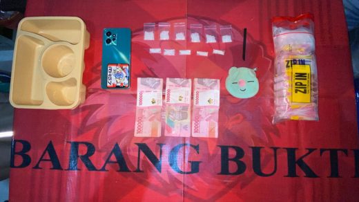 Foto: Sembunyikan 11 Paket Sabu di Lantai Kamar, Pria di Paser Diciduk Polisi. Sumber: Istimewa.