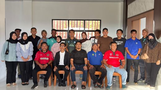Foto: Standarisasi honor hingga program penyegaran jadi fokus peningkatan profesionalisme wasit. Sumber: Istimewa.