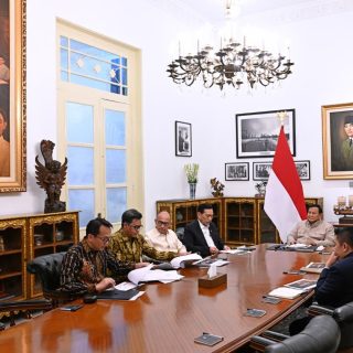 Foto: Dewan Ekonomi Nasional Laporkan Dampak MBG dan Transformasi Digital kepada Prabowo. Sumber: Istimewa.