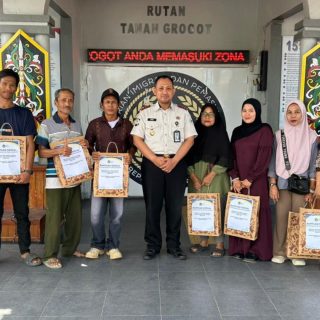 Foto: Rutan Tanah Grogot Salurkan Bantuan Sosial untuk Keluarga Warga Binaan dan Warga Sekitar. Sumber: Istimewa.