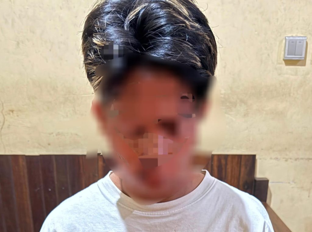 Gambar saat ini: Foto: RA (20) diamankan Unit Reskrim Polsek Balikpapan Barat usai kedapatan menguasai dua paket narkotika jenis sabu seberat 1,66 gram. Sumber: Istimewa.