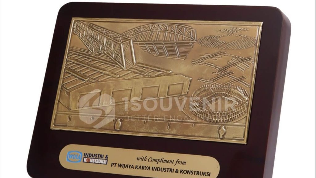 Gambar saat ini: Foto: Salah satu produk dari 1Souvenir Membuat Plakat Kayu dan Miniatur. Sumber: Istimewa.